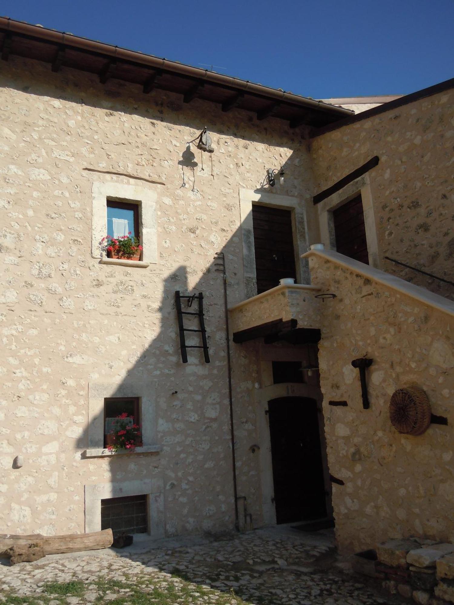 La Casa Su Le Dimore Del Borgo Santo Stefano Di Sessanio Exteriör bild